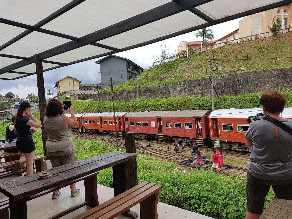 Railway Lodge Hostel هاتون المظهر الخارجي الصورة