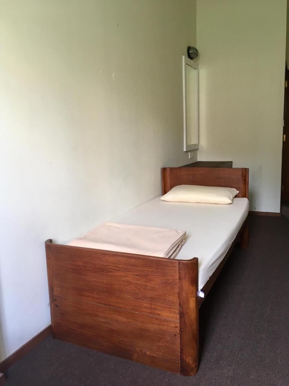 Railway Lodge Hostel هاتون المظهر الخارجي الصورة