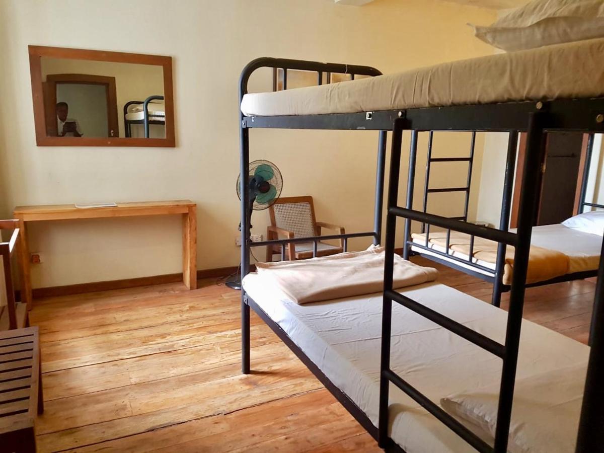 Railway Lodge Hostel هاتون المظهر الخارجي الصورة